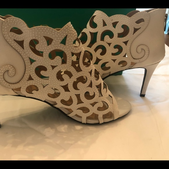 J Renee Size 13 women’s lacy booties - Picture 4 of 8